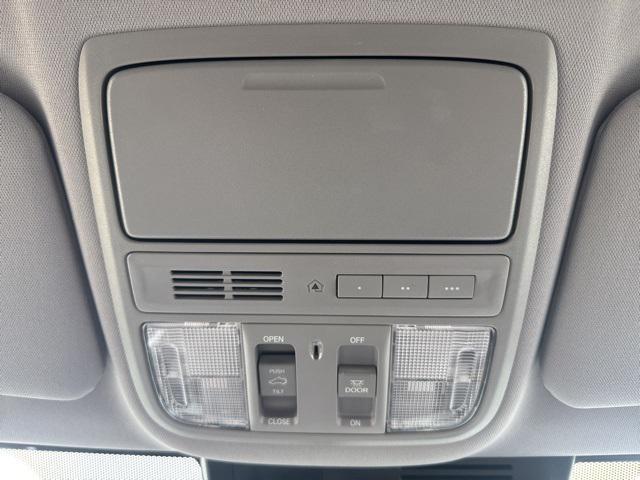 Photo of 2021 Lunar Silver Metallic Honda CR-V