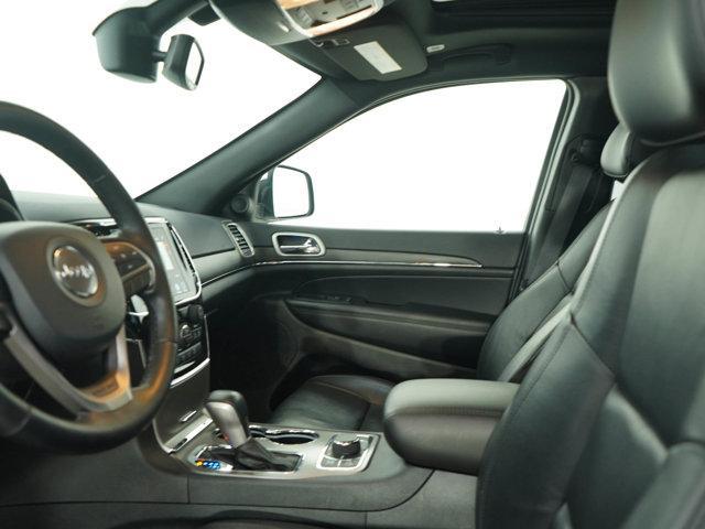 Photo of 2022 Bright White Clearcoat Jeep Grand Cherokee