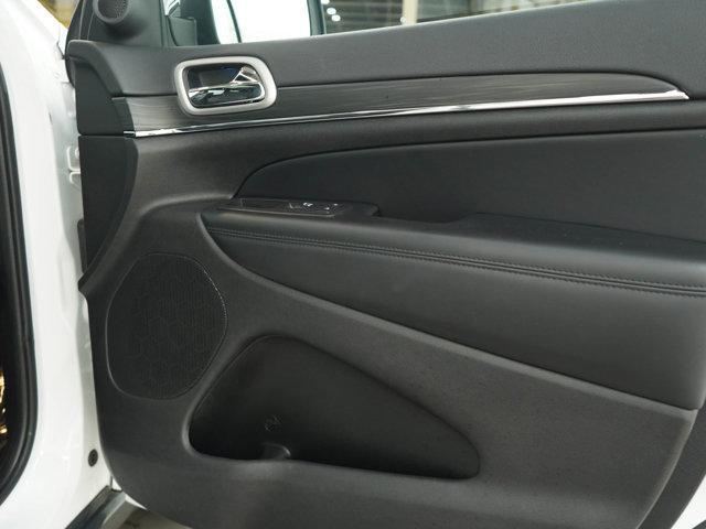 Photo of 2022 Bright White Clearcoat Jeep Grand Cherokee