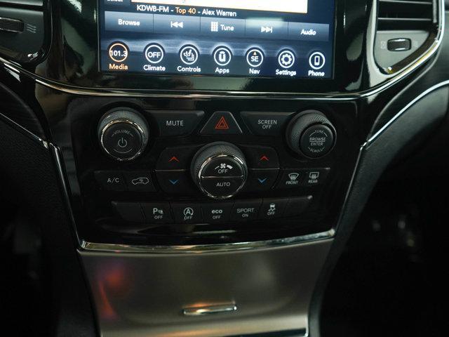 Photo of 2022 Bright White Clearcoat Jeep Grand Cherokee