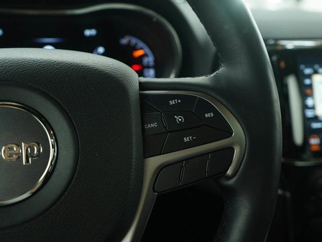 Photo of 2022 Bright White Clearcoat Jeep Grand Cherokee