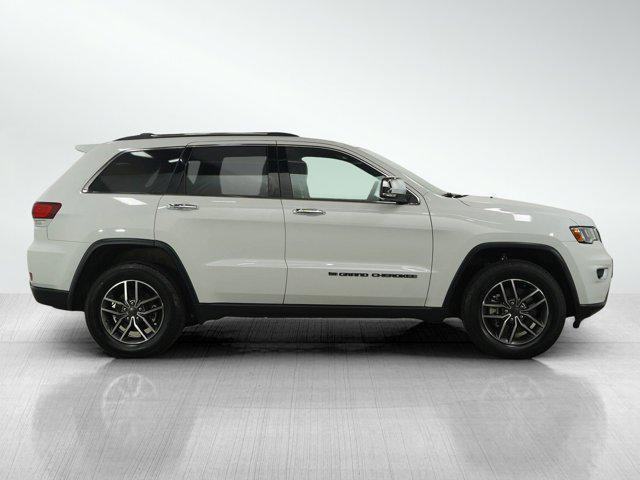 Photo of 2022 Bright White Clearcoat Jeep Grand Cherokee