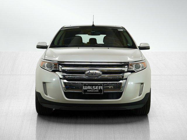 Photo of 2013 White Platinum Clearcoat Metallic Ford Edge