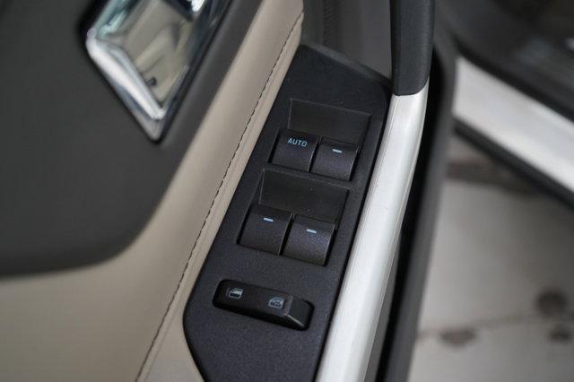 Photo of 2013 White Platinum Clearcoat Metallic Ford Edge