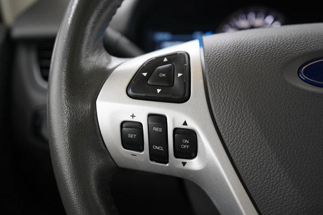 Photo of 2013 White Platinum Clearcoat Metallic Ford Edge