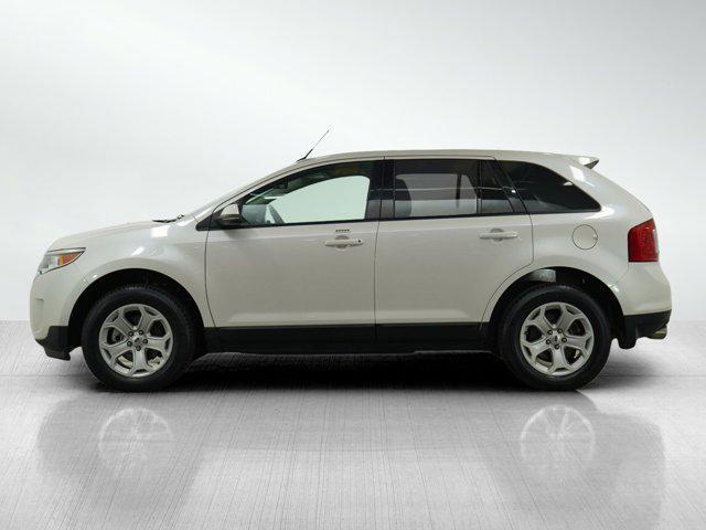 Photo of 2013 White Platinum Clearcoat Metallic Ford Edge