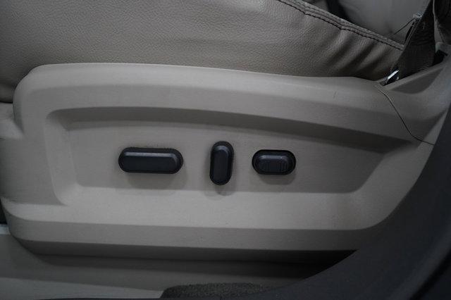 Photo of 2013 White Platinum Clearcoat Metallic Ford Edge
