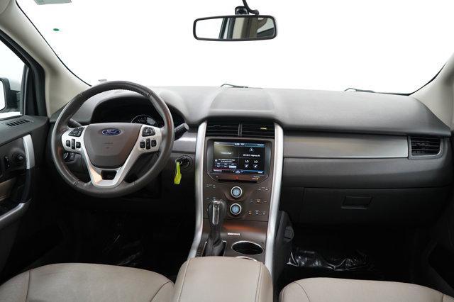 Photo of 2013 White Platinum Clearcoat Metallic Ford Edge