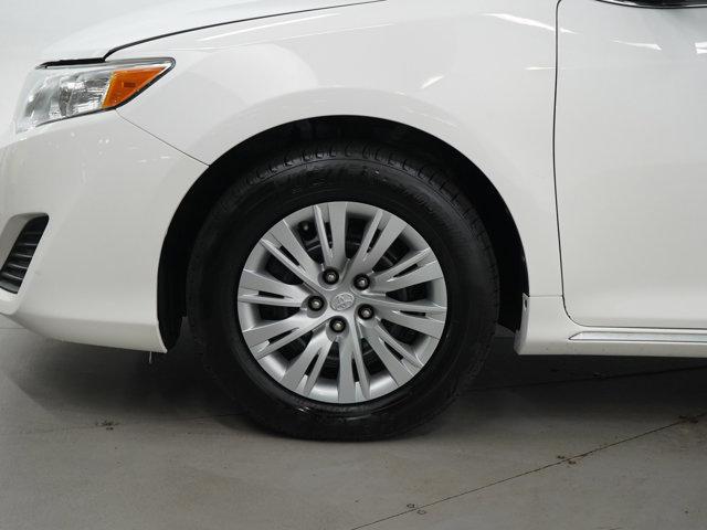 Photo of 2014 Super White Toyota Camry