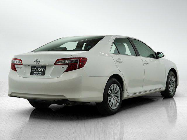 Photo of 2014 Super White Toyota Camry