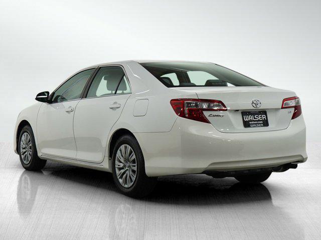 Photo of 2014 Super White Toyota Camry