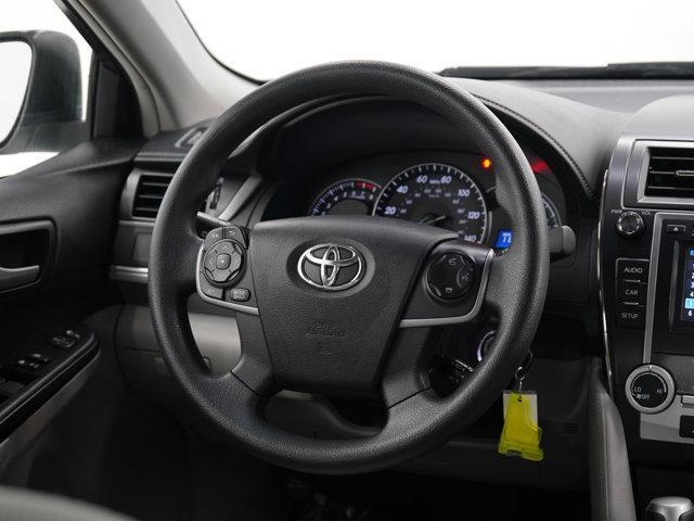 Photo of 2014 Super White Toyota Camry