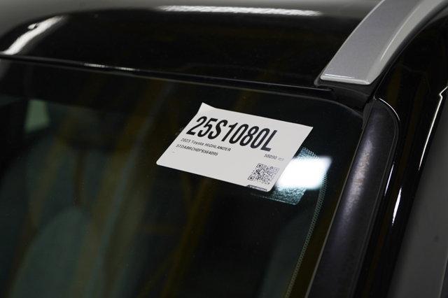 Photo of 2023 Midnight Black Metallic Toyota Highlander Hybrid