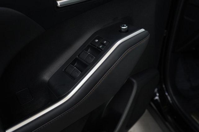 Photo of 2023 Midnight Black Metallic Toyota Highlander Hybrid