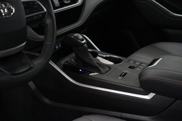 Photo of 2023 Midnight Black Metallic Toyota Highlander Hybrid