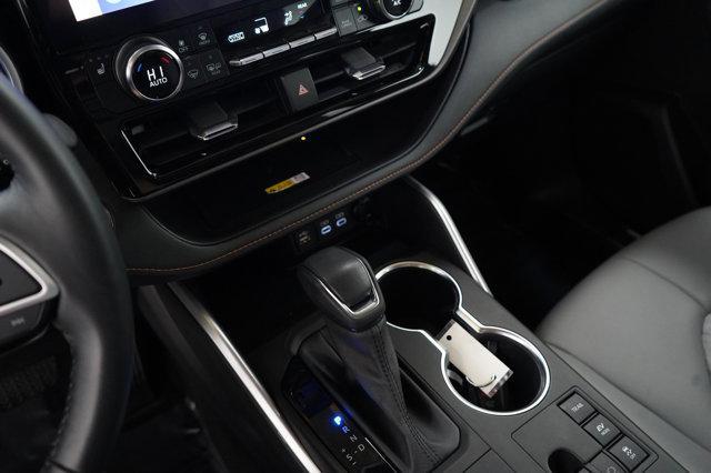 Photo of 2023 Midnight Black Metallic Toyota Highlander Hybrid