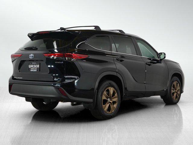 Photo of 2023 Midnight Black Metallic Toyota Highlander Hybrid