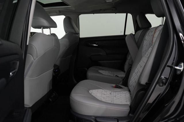Photo of 2023 Midnight Black Metallic Toyota Highlander Hybrid