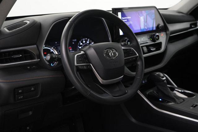 Photo of 2023 Midnight Black Metallic Toyota Highlander Hybrid