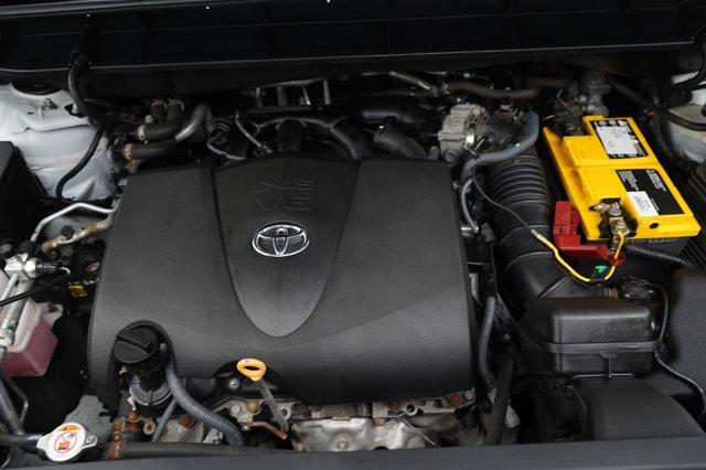 Photo of 2021 Blizzard Pearl Toyota Highlander