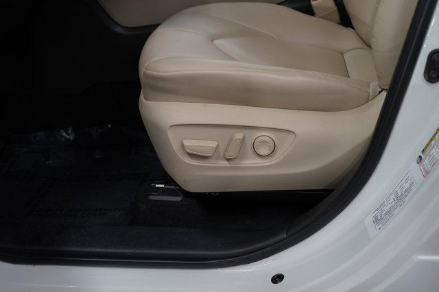 Photo of 2021 Blizzard Pearl Toyota Highlander