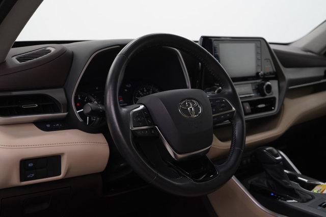 Photo of 2021 Blizzard Pearl Toyota Highlander