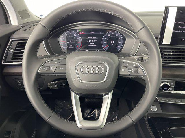 Photo of 2025 Glacier White Metallic Audi Q5