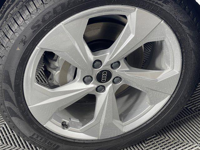 Photo of 2025 Glacier White Metallic Audi Q5