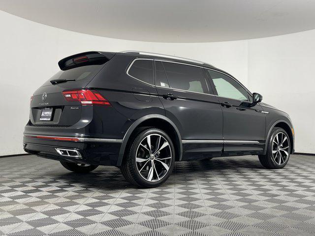 Photo of 2024 Deep Black Pearl Volkswagen Tiguan