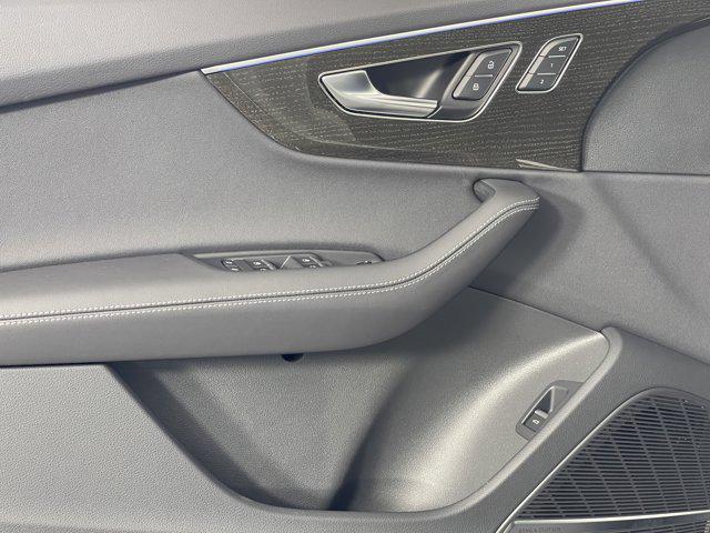 Photo of 2025 Carrara White Audi Q7