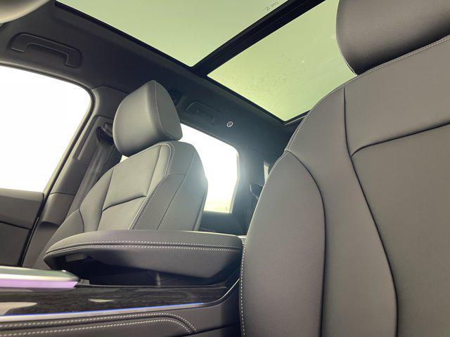 Photo of 2025 Carrara White Audi Q7