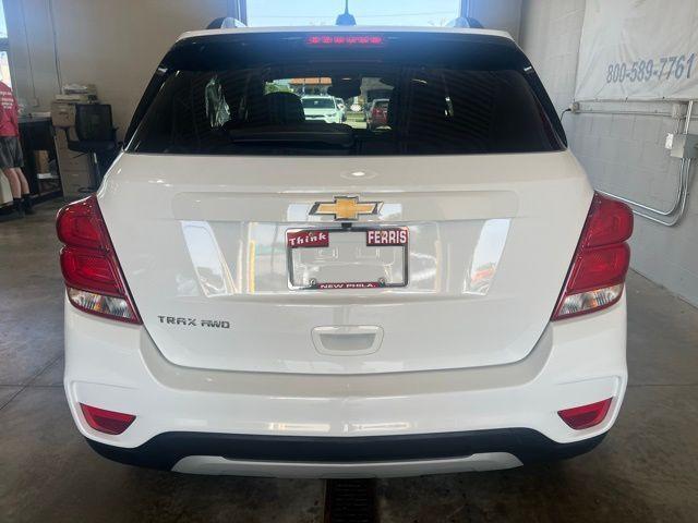 Photo of 2022 Summit White Chevrolet Trax