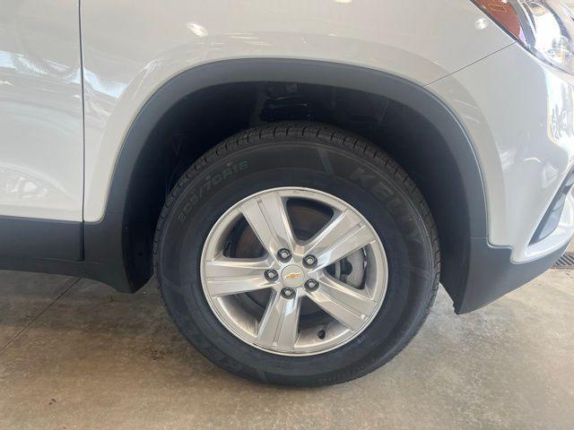 Photo of 2022 Summit White Chevrolet Trax