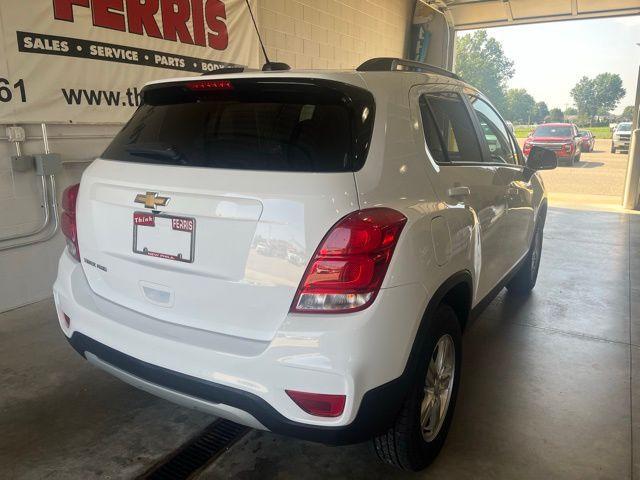 Photo of 2022 Summit White Chevrolet Trax