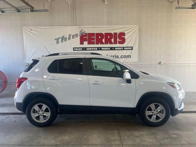 Photo of 2022 Summit White Chevrolet Trax