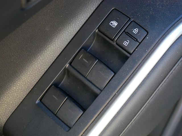 Photo of 2022 Midnight Black Metallic Toyota Highlander