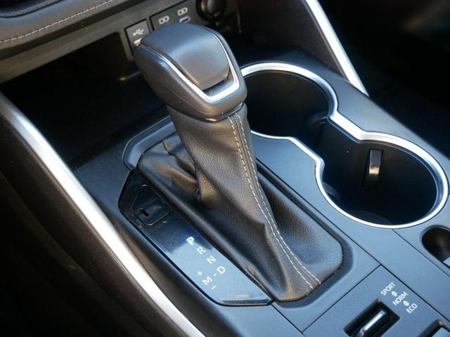 Photo of 2022 Midnight Black Metallic Toyota Highlander
