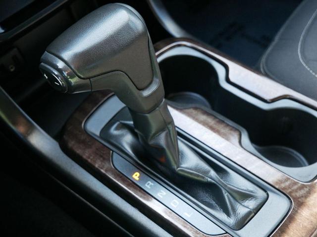 Photo of 2019 Summit White GMC Canyon