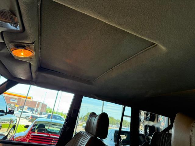 Photo of 1989 White Land Rover Range Rover