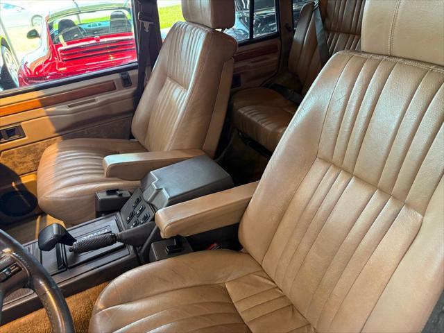 Photo of 1989 White Land Rover Range Rover