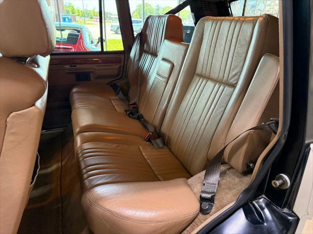 Photo of 1989 White Land Rover Range Rover