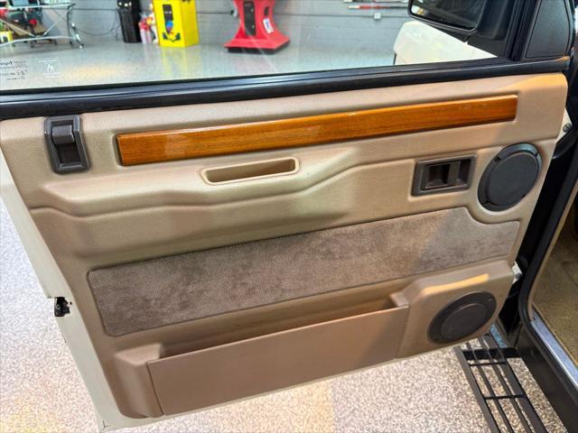 Photo of 1989 White Land Rover Range Rover