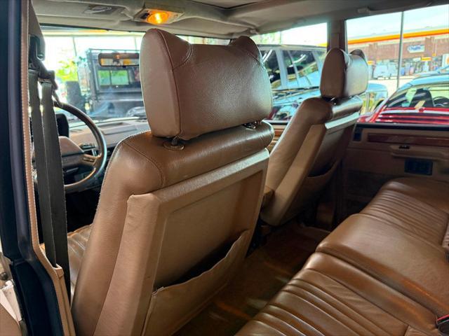 Photo of 1989 White Land Rover Range Rover