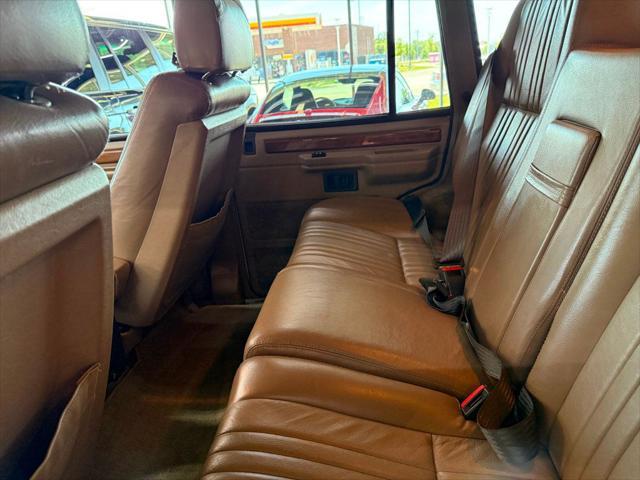 Photo of 1989 White Land Rover Range Rover