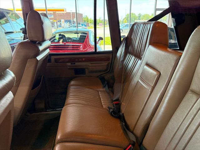 Photo of 1989 White Land Rover Range Rover