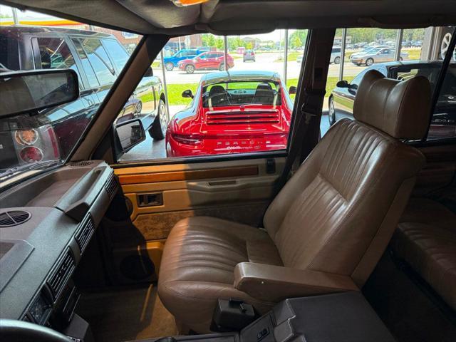 Photo of 1989 White Land Rover Range Rover