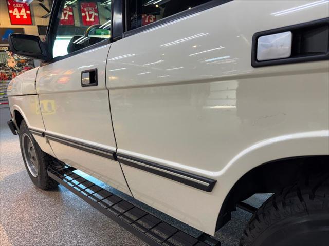 Photo of 1989 White Land Rover Range Rover