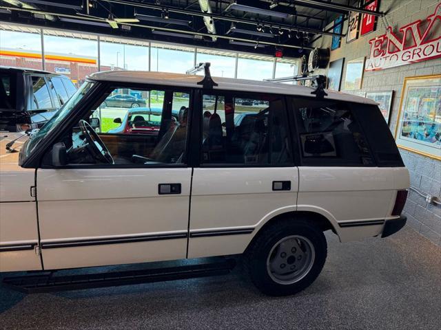 Photo of 1989 White Land Rover Range Rover