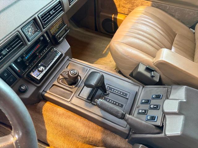 Photo of 1989 White Land Rover Range Rover