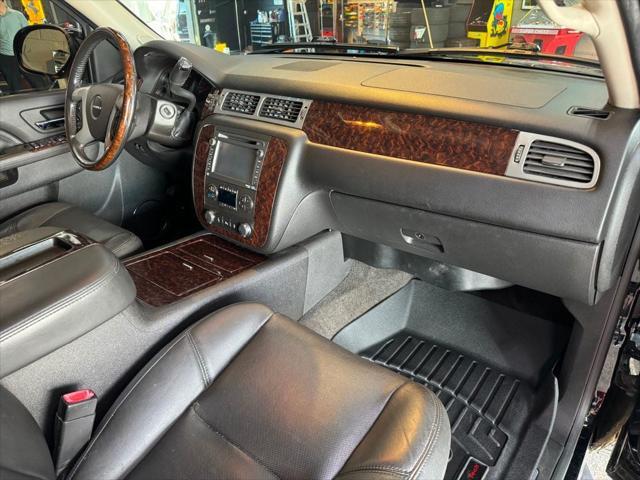Photo of 2014 Onyx Black GMC Yukon